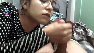 په لاس کې د بشپړولو سره لاسونه - ډیری شیدې